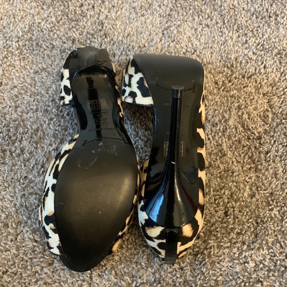 Karen Mullen leopard print shoes stunning only worn inside as part fashion show - Picture 4 of 4
